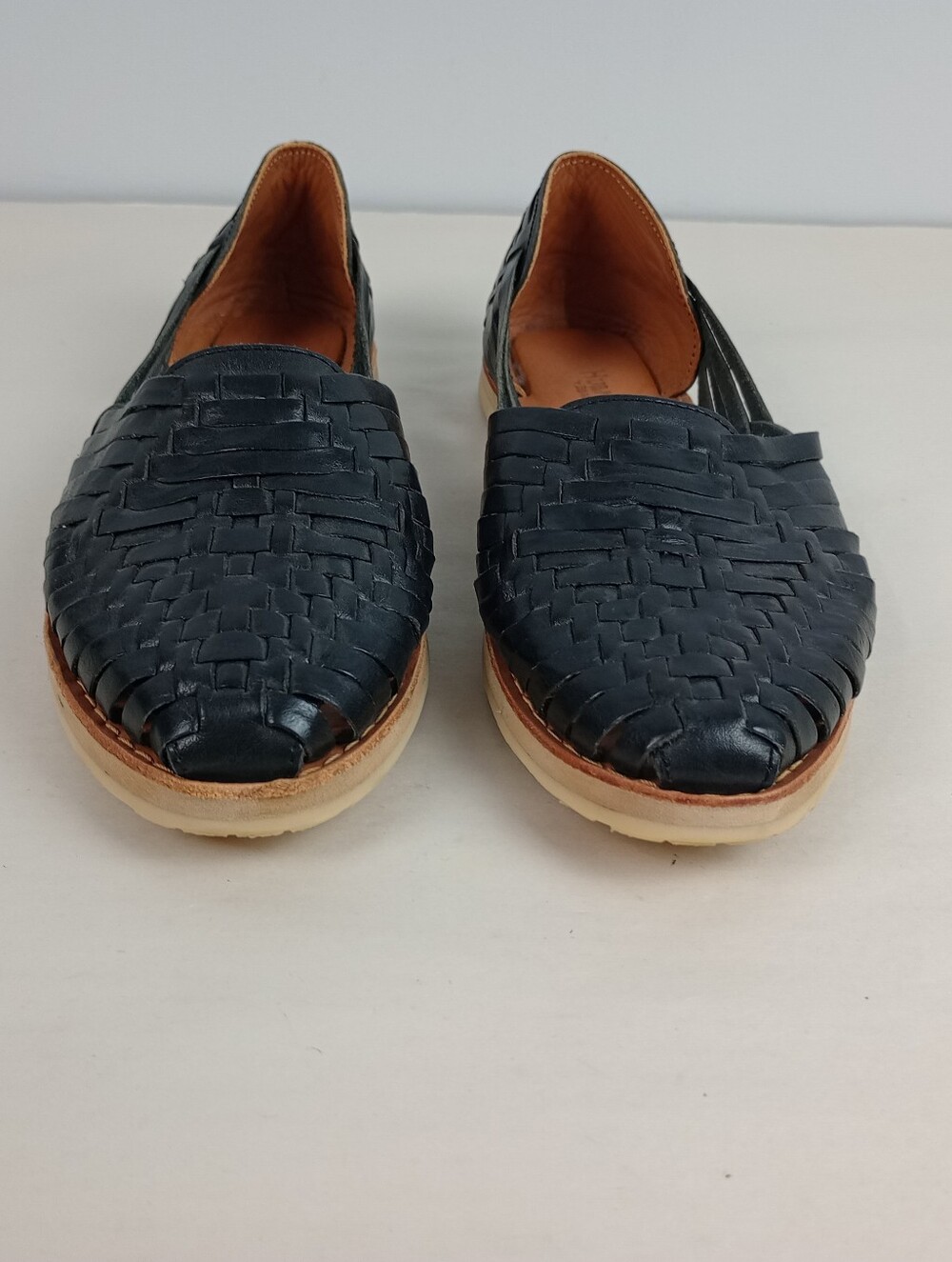 Huaraches by Bearpaw Womens 9 Black‎ Tan Leather Slip On Flat Sandals Shoes - Picture 5 of 10